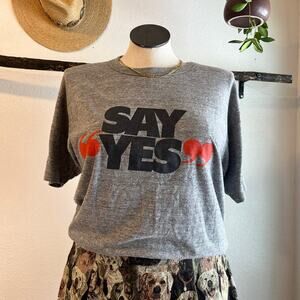 Vintage Russell Athletics USA SAY YES Cotton Short Sleeve T Shirt Size Large
